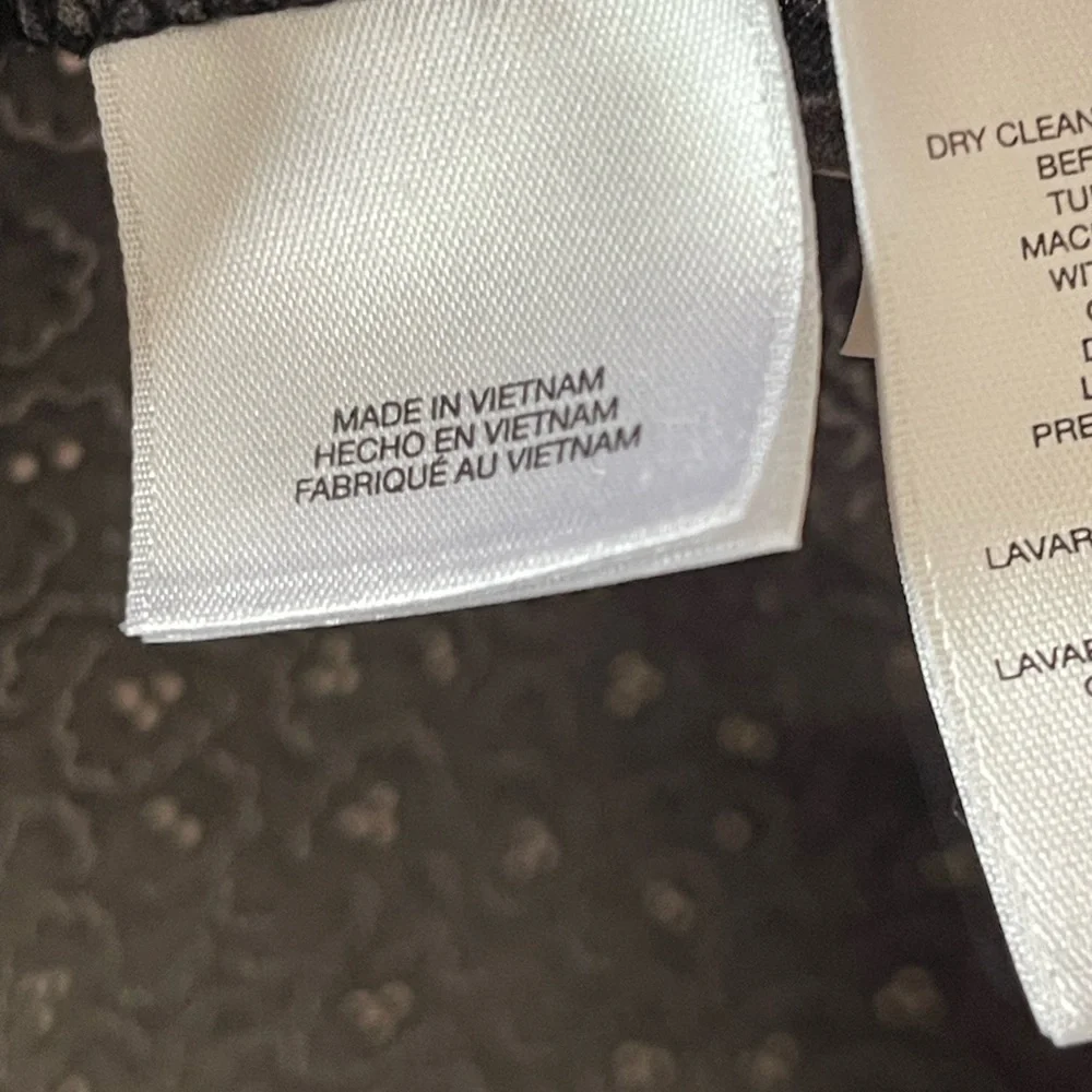 Elegant Black Patterned Women's Top - Picture 7 of 7